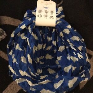 Kentucky scarf